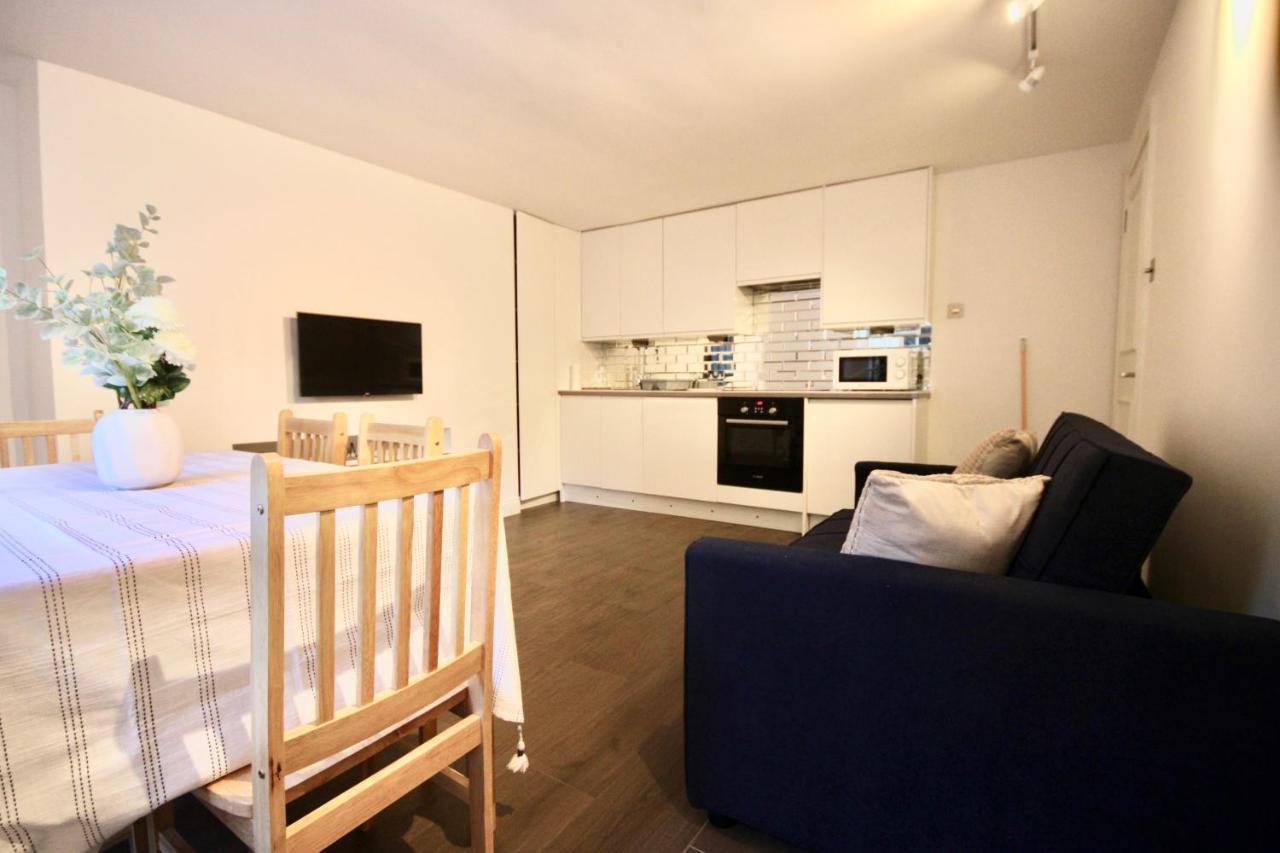 Apartamento Superb Flat Near Victoria Station Londres Exterior foto