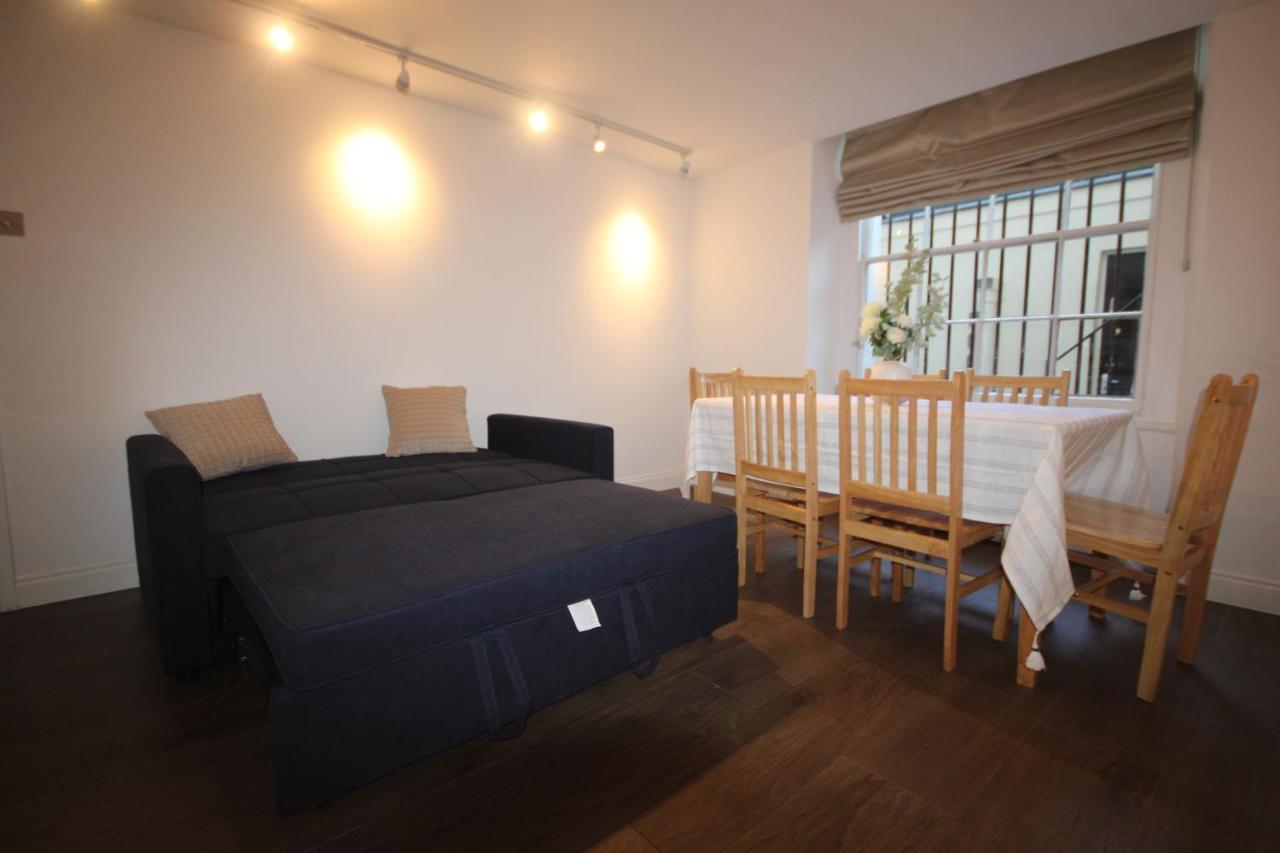 Apartamento Superb Flat Near Victoria Station Londres Exterior foto