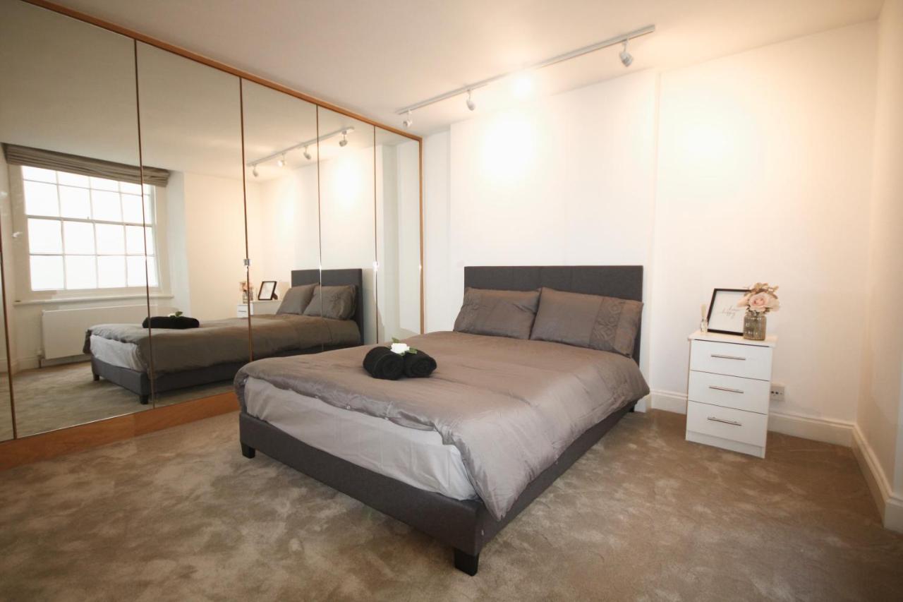Apartamento Superb Flat Near Victoria Station Londres Exterior foto